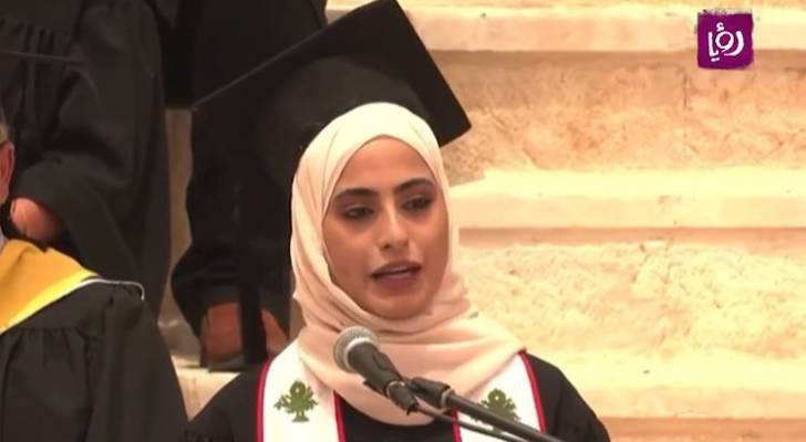 بالفيديو.. منى الكرد في حفل تخرجها من الجامعة: لا تسكتوا عن الظلم والاضطهاد