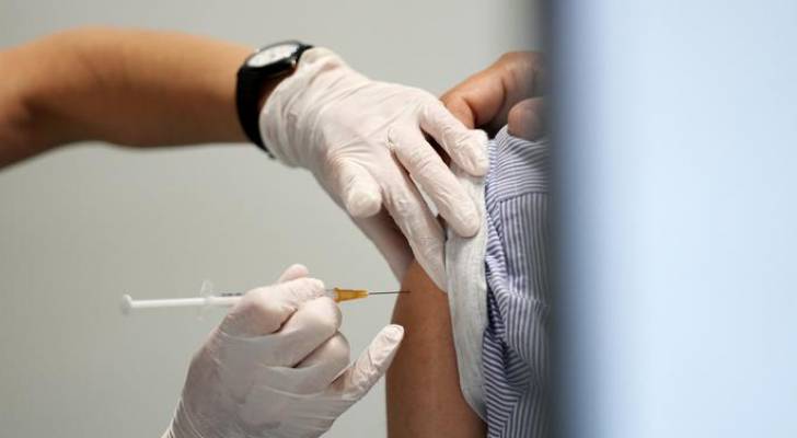 الصحة تحدد أسماء مراكز التطعيم لمن تجاوز ٣٠ عاما في الأردن