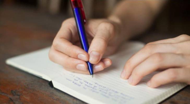 دراسة تؤكد أن الكتابة اليدوية أفضل عند تعلم لغة جديدة