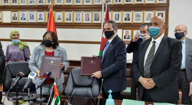توقيع الاتفاقية بين الصحة الأردنية والفلسطينية