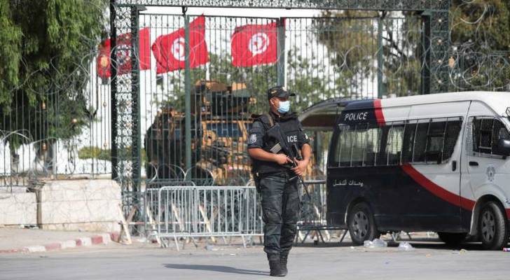 قلق في تونس بعد توقيف نواب معارضين للرئيس