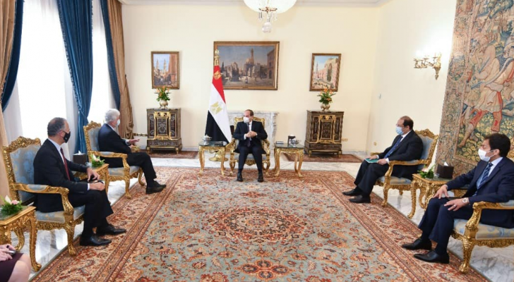 السيسي يبحث مستجدات المنطقة مع مدير الاستخبارات الأمريكية