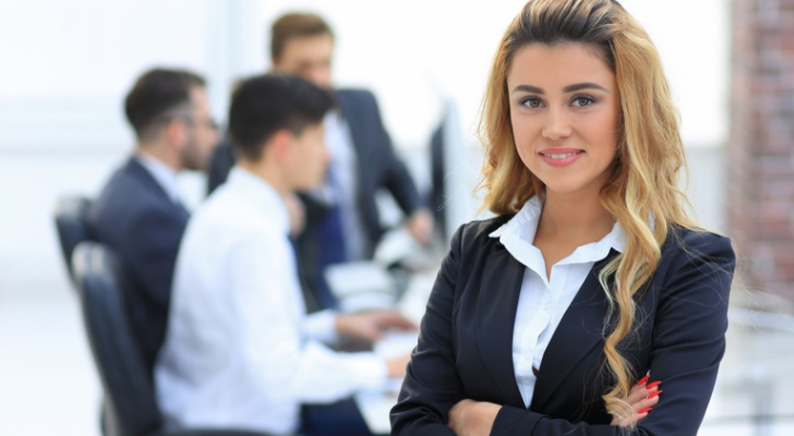 حتى عندما تشغل النساء مناصب تنفيذية فإن فارق الأجور لا يزال ضخما