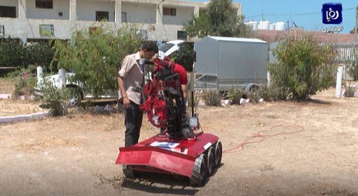 بالفيديو.. غزيون يصنعون "روبوت" للتعامل مع المتفجرات والحرائق