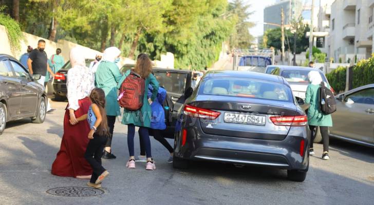 بالفيديو والصور.. ٢.١٧٤ مليون طالب وطالبة يعودون إلى التعليم الوجاهي في مدارسهم