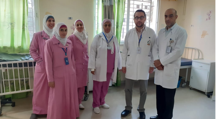 أطباء وممرضات في مستشفى جرش الحكومي