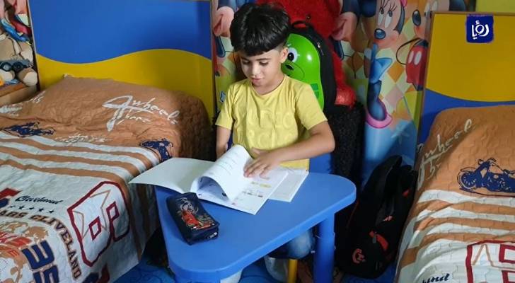 بعد تقرير لرؤيا.. الطفل كريم شطناوي يعود إلى المدرسة - فيديو