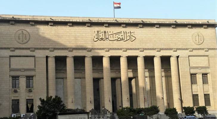 قانوني مصري يكشف عقوبة الطبيب الذي أجبر مسنّا الاعتذار لكلب