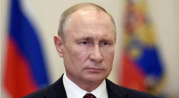 بوتين يدعو الروس الى إبداء حس بالوطنية قبل الانتخابات