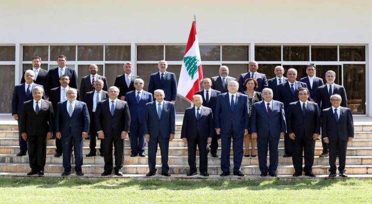 الحكومة اللبنانية تتخذ "معا للإنقاذ" شعارا لها