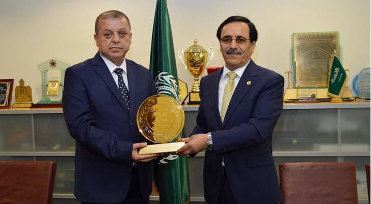 مدير الترخيص في الأمن العام يتسلم جائزة التميز الحكومي العربي