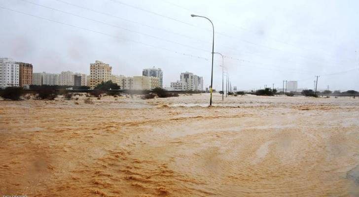 الإعصار "شاهين" يضرب اليابسة في سلطنة عمان