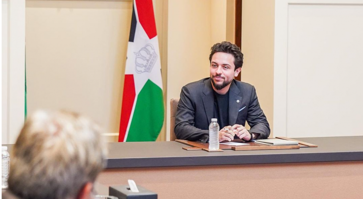 ولي العهد يخرج من الحجر المنزلي