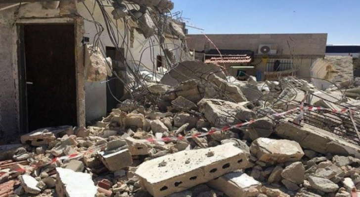 الاحتلال الإسرائيلي يجبر فلسطينيا على هدم منزله - ارشيفية