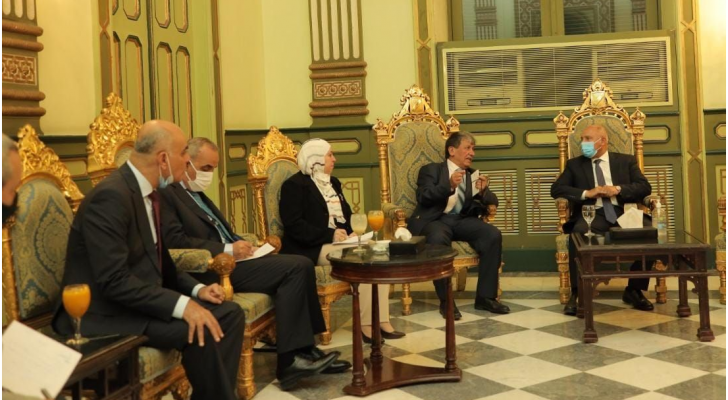 عزايزة ونظيره المصري يناقشان الحركة السياحة بين البلدين