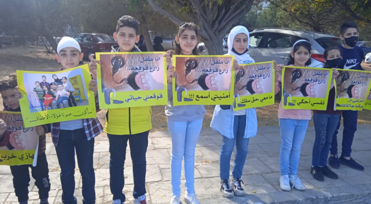 وقفة لأهالي زارعي القوقعة أمام المدينة الطبية في عمان
