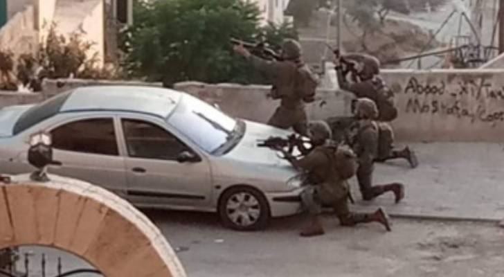 الاحتلال يعتقل فلسطينيا ويصيب آخرين في مواجهات في نابلس