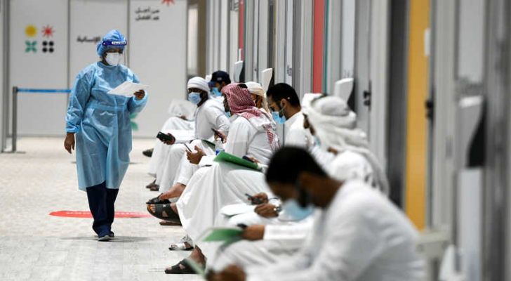 من داخل أحد مراكز التطعيم في الإمارات
