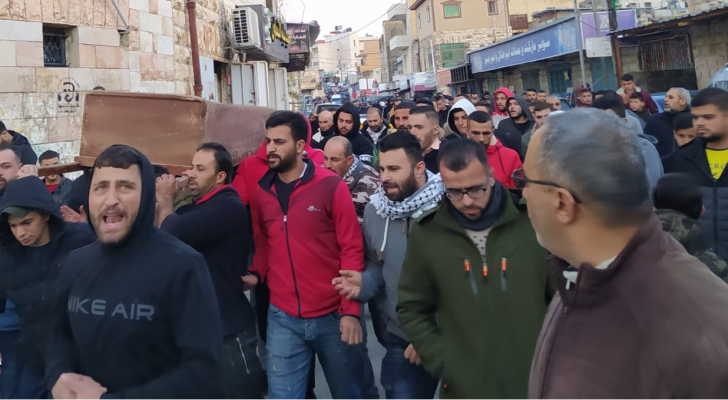 الفلسطينيون يشيعون جثمان سيدة دعسها مستوطن في رام الله