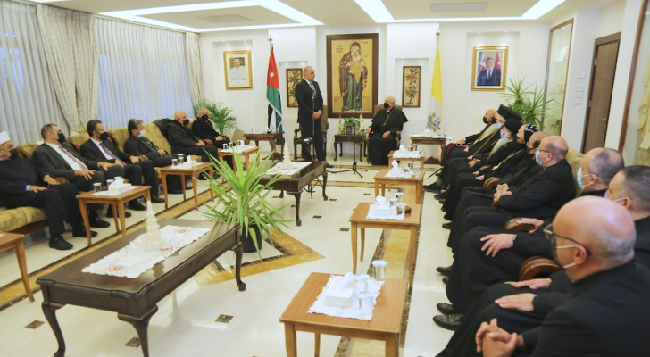 الخصاونة للمسيحيين في عيد الميلاد: نحن شركاء في الوطن ومسيرة الدولة