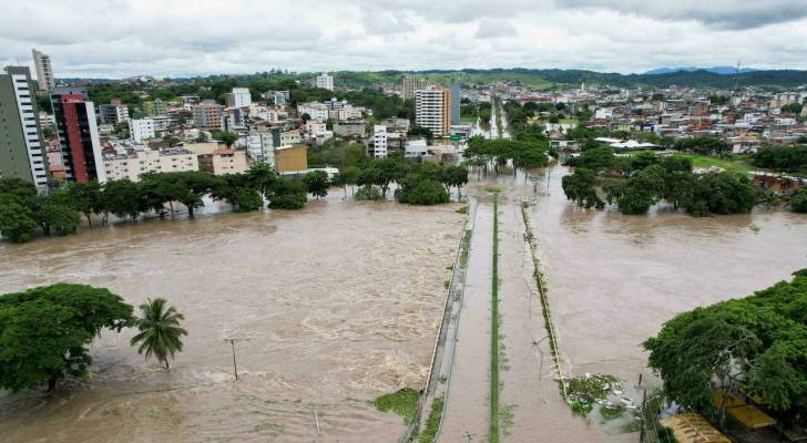 ١٨ قتيلا و ٣٥ ألف نازح بسبب الفيضانات في البرازيل 