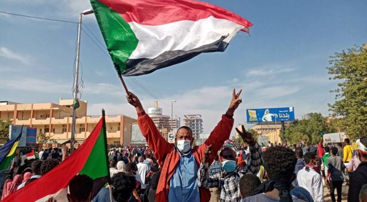 آلاف السودانيين يتظاهرون من جديد ضد الحكم العسكري