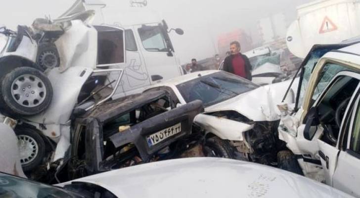 ٤ قتلى و٣٣ مصابا بحادث تصادم ٦٠ سيارة في إيران