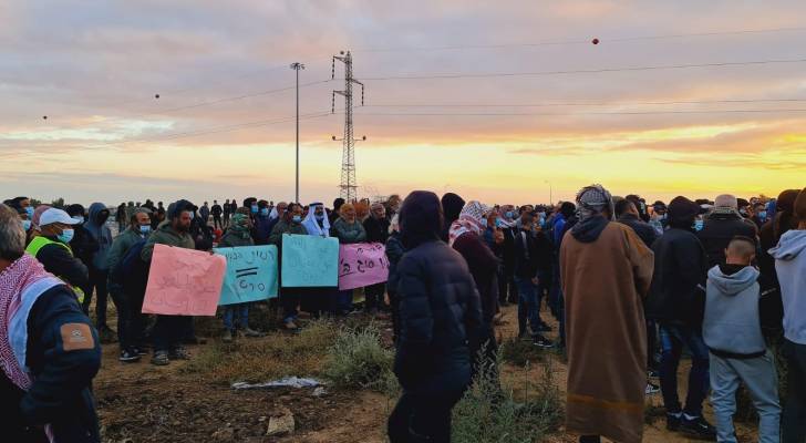 فلسطينيون في الداخل المحتل يتظاهرون قرب قرية الأطرش بالنقب ..فيديو