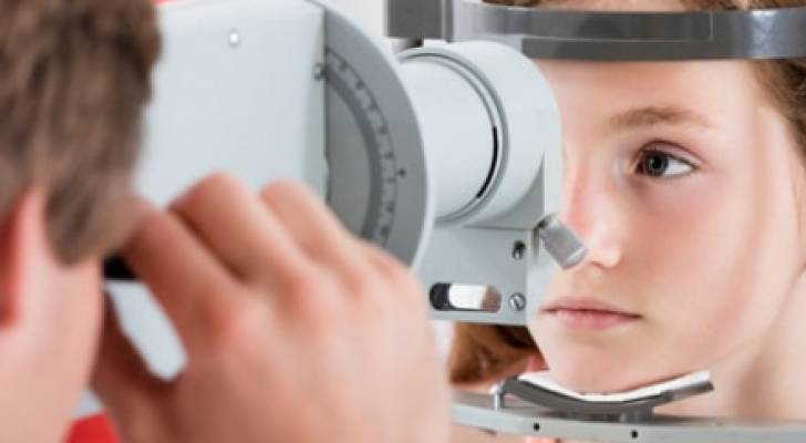 طبيبة عيون روسية تحذر من احتمال فقدان البصر بعد الإصابة بـ"كورونا"