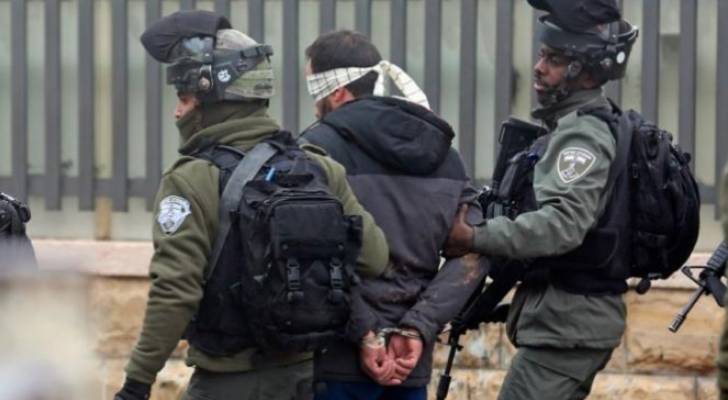 قوات الاحتلال تعتقل أربعة فلسطينيين في رام الله