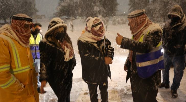 وزير الأشغال يوجه بنثر الملح على الطرق تحسبا لحدوث الانزلاقات