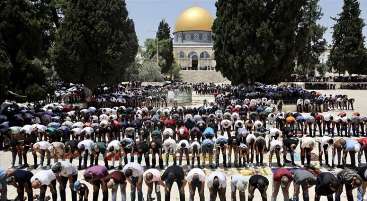 مصلون في المسجد الأقصى المبارك