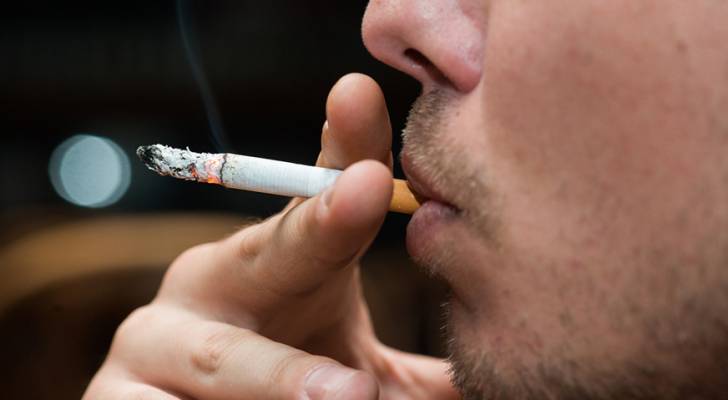 رئيس جمعية اصدقاء مرضى السرطان لرؤيا: التدخين يسبب ١٦ سرطانا - فيديو