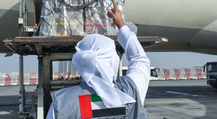 الإمارات ترسل ثلاثين طنا من المساعدات الإغاثية لأوكرانيا