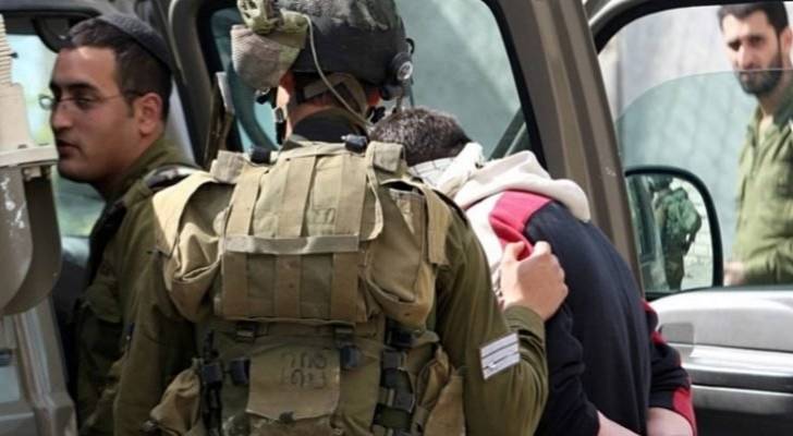 الاحتلال الإسرائيلي يعتقل فلسطينيين من مناطق متعددة