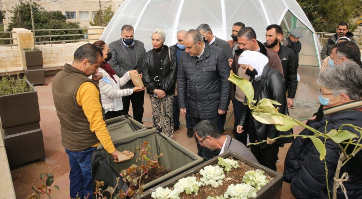 الشواربة يطلق مشروع الاسطح الخضراء
