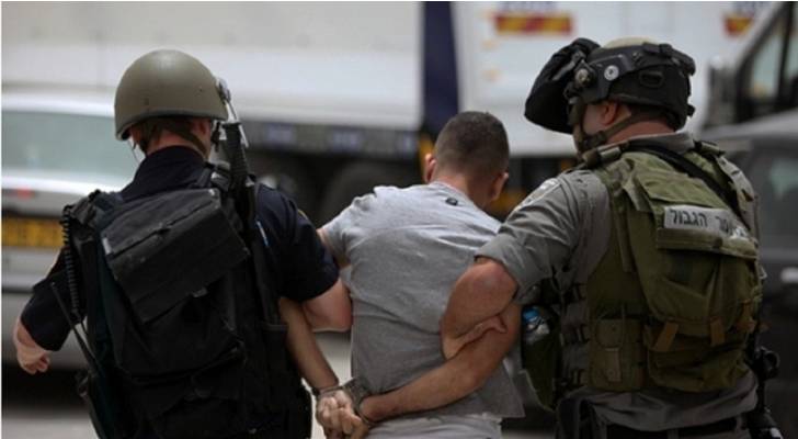 الاحتلال يعتقل خمسة فلسطينيين من رام الله