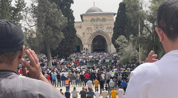 ٨٠ ألف مصل يؤدون صلاة الجمعة الأولى في المسجد الأقصى - فيديو