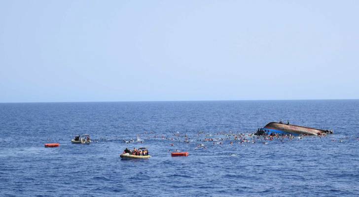 لبنان.. إنقاذ ٤٨ شخصا بعد غرق مركب مهاجرين