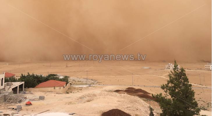 عواصف رملية كثيفة على الطرق الصحراوية في الأردن الثلاثاء