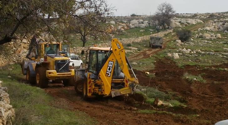 فلسطين.. مستوطنون يجرفون أراض بالأغوار الشمالية