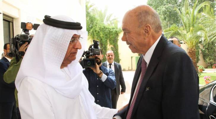 توافد المعزين إلى السفارة الإماراتية في عمان لتقديم واجب العزاء بوفاة خليفة بن زايد - صور