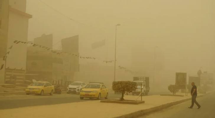 شلل تام في العراق بسبب عاصفة ترابية جديدة - صور
