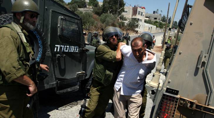 الاحتلال يصدر ٥٥٢ قرار اعتقال إداري خلال الثلث الأول من ٢٠٢٢