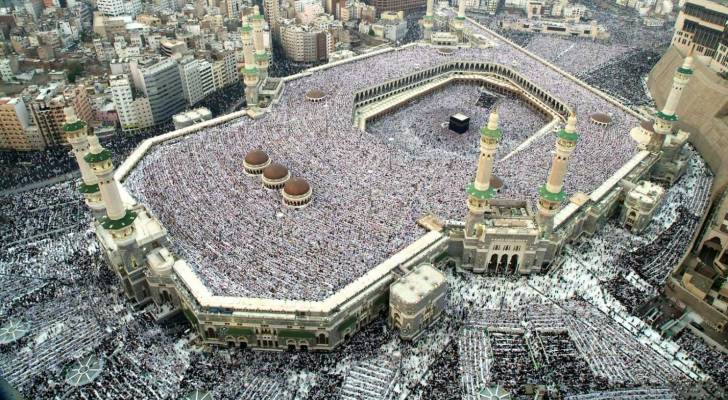 السعودية تمنع المقيمين من دخول مكة المكرمة دون تصريح