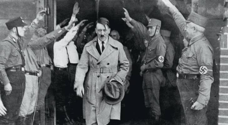هل أمر هتلر الكاتب اليهودي تولر بابتلاع صفحات كتاب ألفه ضد النازية؟