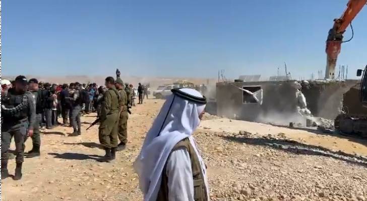 الاحتلال يهدم منزل فلسطيني في مسافر يطا بالخليل - فيديو