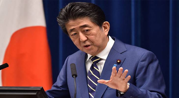 إصابة رئيس الوزراء الياباني السابق بإطلاق نار - صور