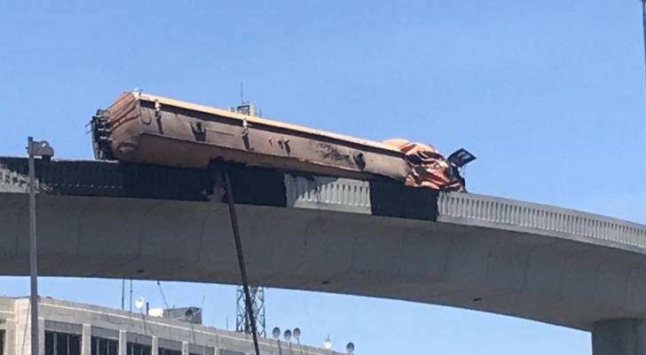 توقيف سائق صهريج النضح الذي تدهور وانسكب محتواه على جسر المدينة الرياضية