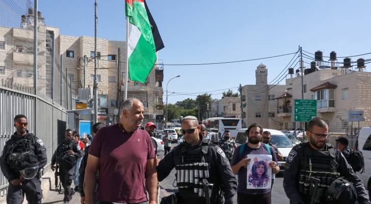 العشرات يحتشدون في القدس احتجاجا على زيارة بايدن - صور